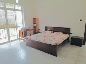 4 Bedroom House for Rent at Colombo 06 (EM038MI)