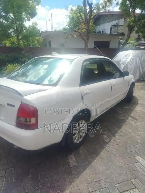 Mazda Familia 2001