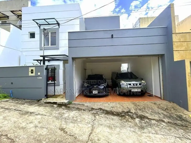 House in Piliyandala Mandawila Rd For Sale - 600 m to 120 Main