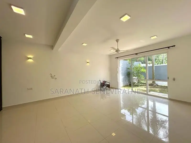 House in Piliyandala Mandawila Rd For Sale - 600 m to 120 Main