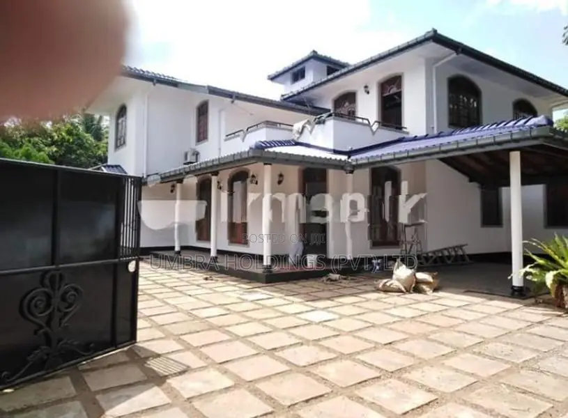 MODERN HOUSE FOR RENT IN BATTARAMULLA - 1607U