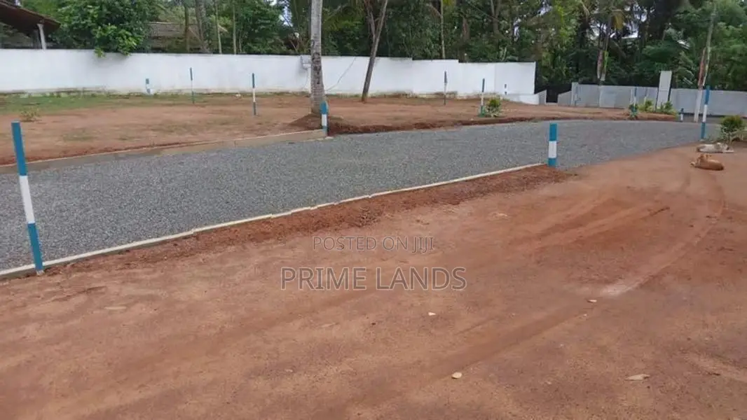 කඩවතට නුවර-කොළඹ බස්පාරට නුදුරින් අගනා නෙවාසික බිම් කොටස් විකිණීමට