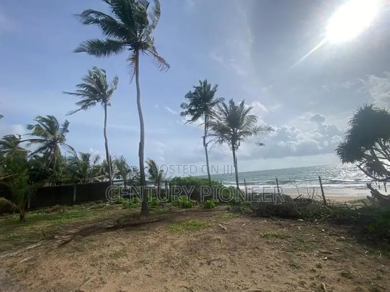 Beach Front Land for Sale in Pamunugama