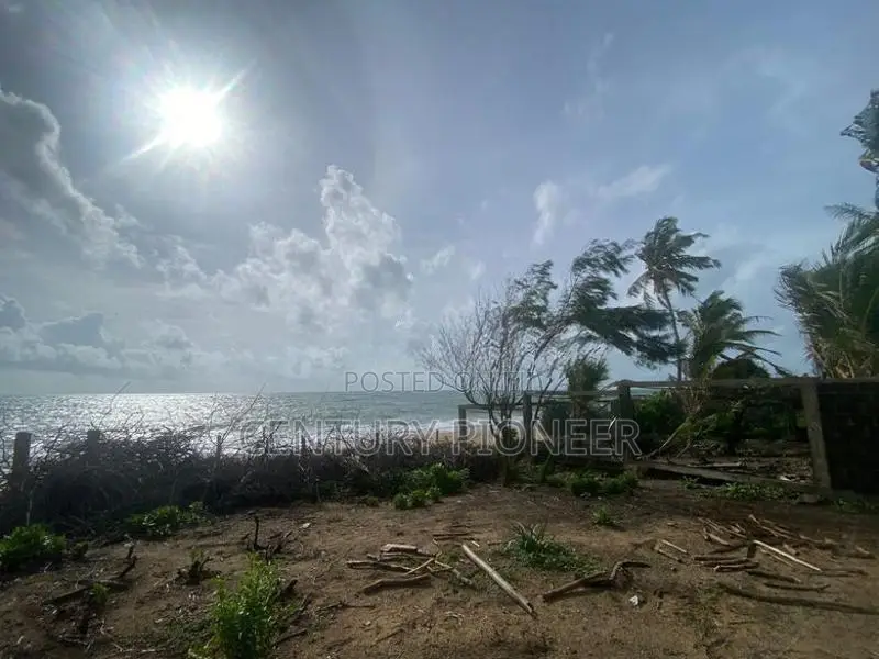 Beach Front Land for Sale in Pamunugama