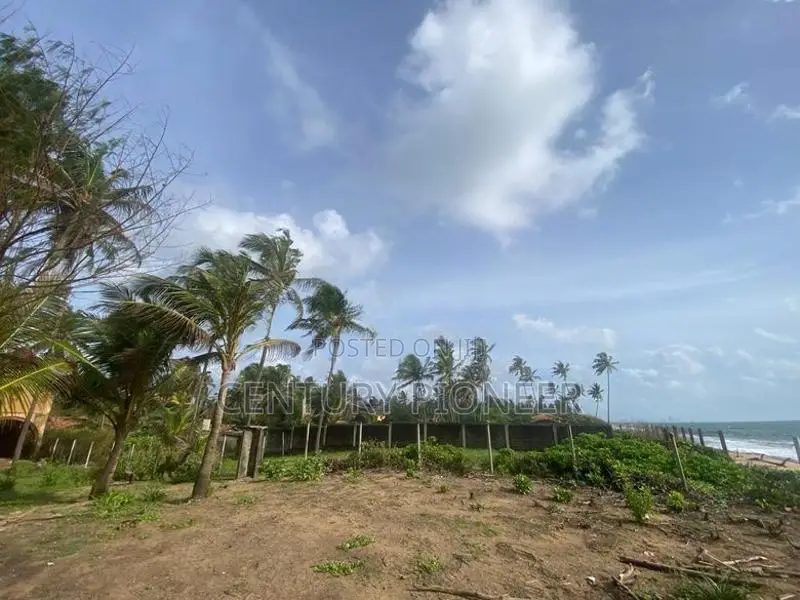 Beach Front Land for Sale in Pamunugama
