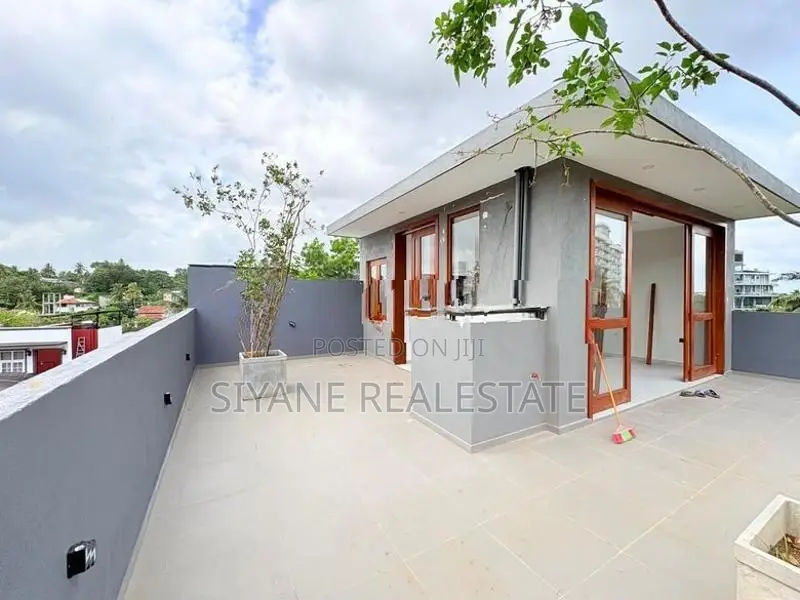 Brand New Luxury House For Sale in Thalawathugoda