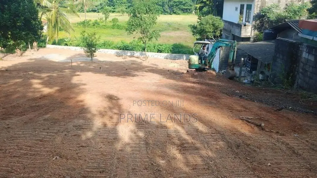කඩවත දෙල්ගොඩ 210 බස් පාරට මිටර් 500යි සුන්දර වෙල්‍ යායකට මායිම්ව ඉඩම්