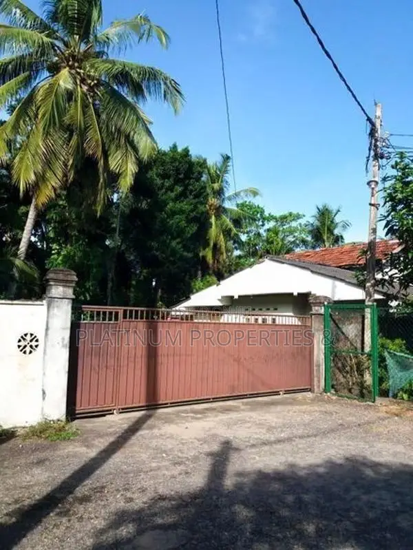 Prime 23.6 Perches Land with House for Sale in Mount Lavinia - Park Ro