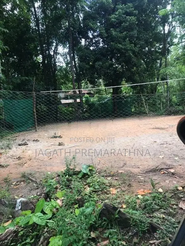 කුරුණෑගල නගරයට ආසන්නයෙන් වටිනා ඉඩමක්