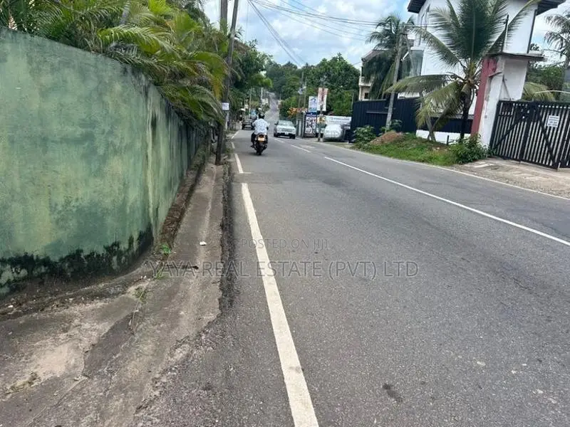 Residential Land for Sale in Thalawathugoda