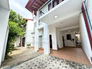 Luxury 4-Bedroom House for Sale – Pelawatta