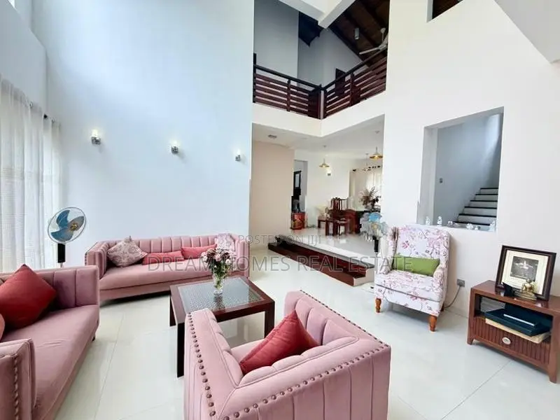 Luxury 4-Bedroom House for Sale – Pelawatta