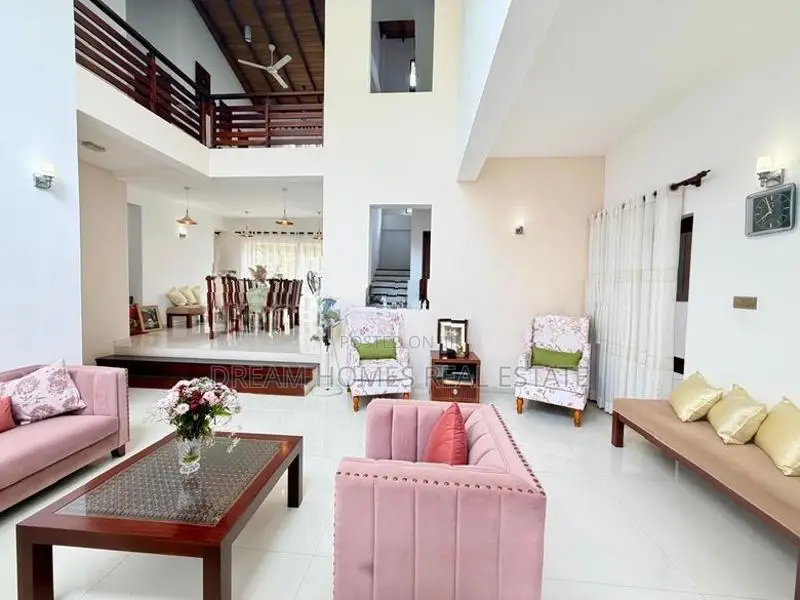 Luxury 4-Bedroom House for Sale – Pelawatta