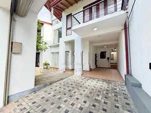 Luxury 4-Bedroom House for Sale – Pelawatta