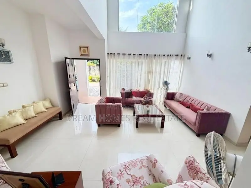 Luxury 4-Bedroom House for Sale – Pelawatta