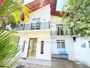 Spacious 3-Storey Residence – Pelawatta
