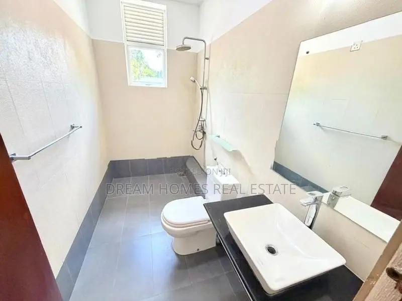 Spacious 3-Storey Residence – Pelawatta