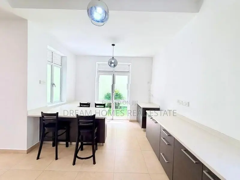 Spacious 3-Storey Residence – Pelawatta