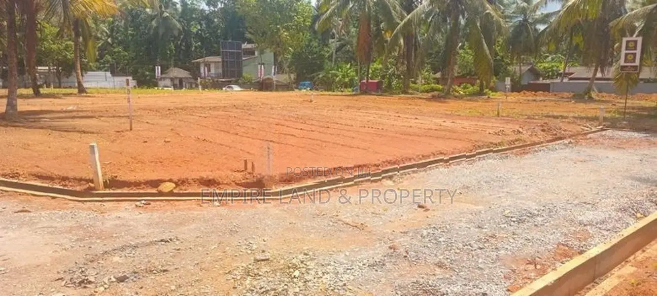 Luxury Land for Sale in Moragahahena Road Homagama
