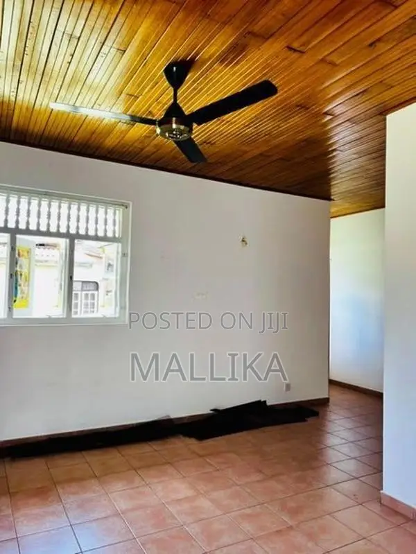 Office 1st Floor for Rent Colombo 05