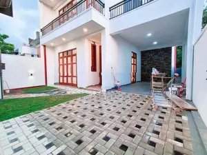 Luxury Modern Two Story House for sale in Piliyandala Madapatha Road