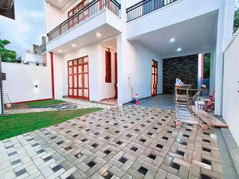 Luxury Modern Two Story House for sale in Piliyandala Madapatha Road
