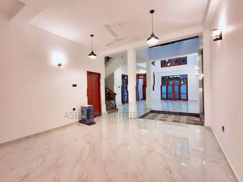 Luxury Modern Two Story House for sale in Piliyandala Madapatha Road