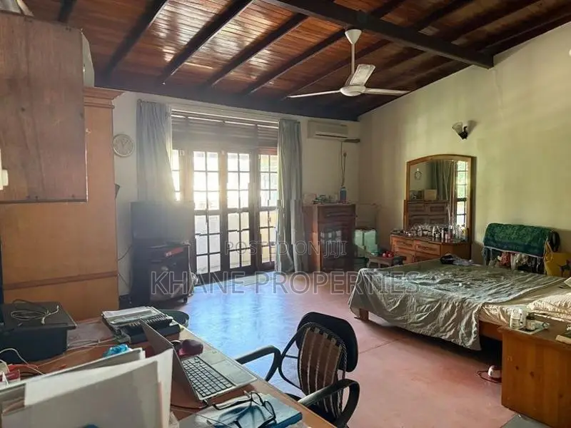 Luxurious 5 Bedroom House for Rent in Nugegoda - 5165 sq ft!
