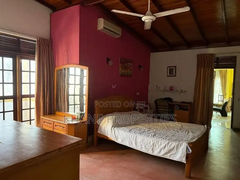 Luxurious 5 Bedroom House for Rent in Nugegoda - 5165 sq ft!
