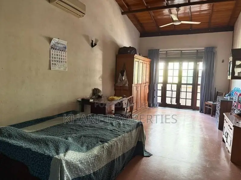 Luxurious 5 Bedroom House for Rent in Nugegoda - 5165 sq ft!
