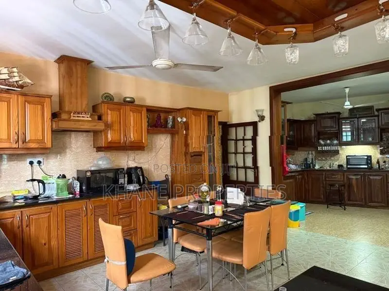 Luxurious 5 Bedroom House for Rent in Nugegoda - 5165 sq ft!
