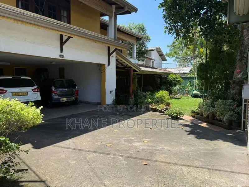 Luxurious 5 Bedroom House for Rent in Nugegoda - 5165 sq ft!