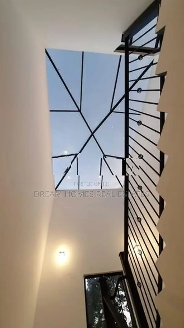 Super Luxury 5-Bedroom House with Rooftop – Kadawatha Kirillawala