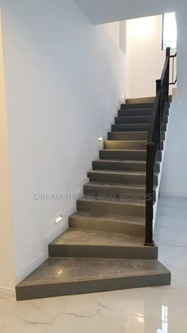 Super Luxury 5-Bedroom House with Rooftop – Kadawatha Kirillawala