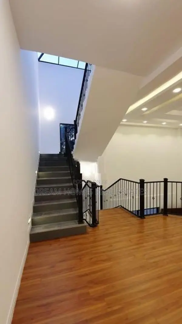 Super Luxury 5-Bedroom House with Rooftop – Kadawatha Kirillawala
