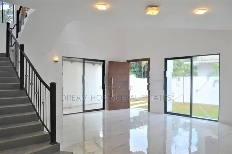 Super Luxury 5-Bedroom House with Rooftop – Kadawatha Kirillawala