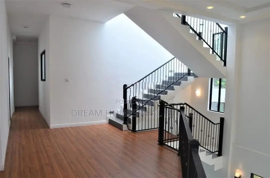 Super Luxury 5-Bedroom House with Rooftop – Kadawatha Kirillawala