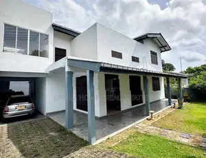 Luxury 2-Story Family Home – Prime Kadawatha Location