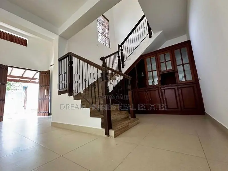 Luxury 2-Story Family Home – Prime Kadawatha Location