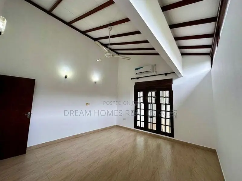 Luxury 2-Story Family Home – Prime Kadawatha Location
