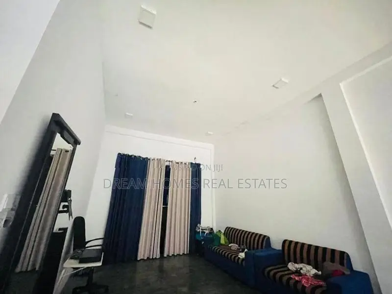 Stunning Modern Home with Dual Swimming Pools for Sale kadawatha