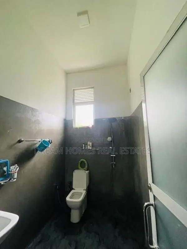 Stunning Modern Home with Dual Swimming Pools for Sale kadawatha