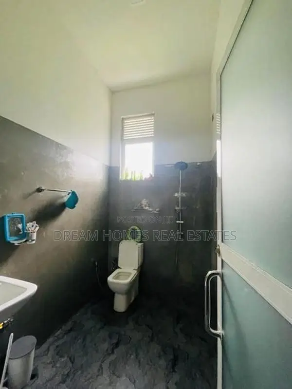 Stunning Modern Home with Dual Swimming Pools for Sale kadawatha