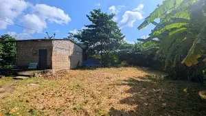 අංගොඩ නගරය මැදින් පර්චස් 8 ක නේවාසික ඉඩමක් විකිණීමට.