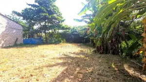 අංගොඩ නගරය මැදින් පර්චස් 8 ක නේවාසික ඉඩමක් විකිණීමට.
