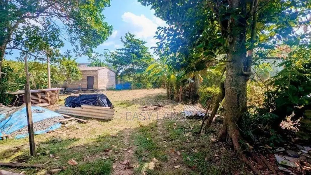 අංගොඩ නගරය මැදින් පර්චස් 8 ක නේවාසික ඉඩමක් විකිණීමට.