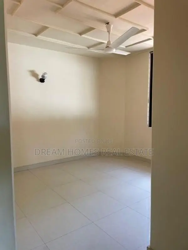 Luxury 2-Storey Residence for Sale – Prime Thalahena Location