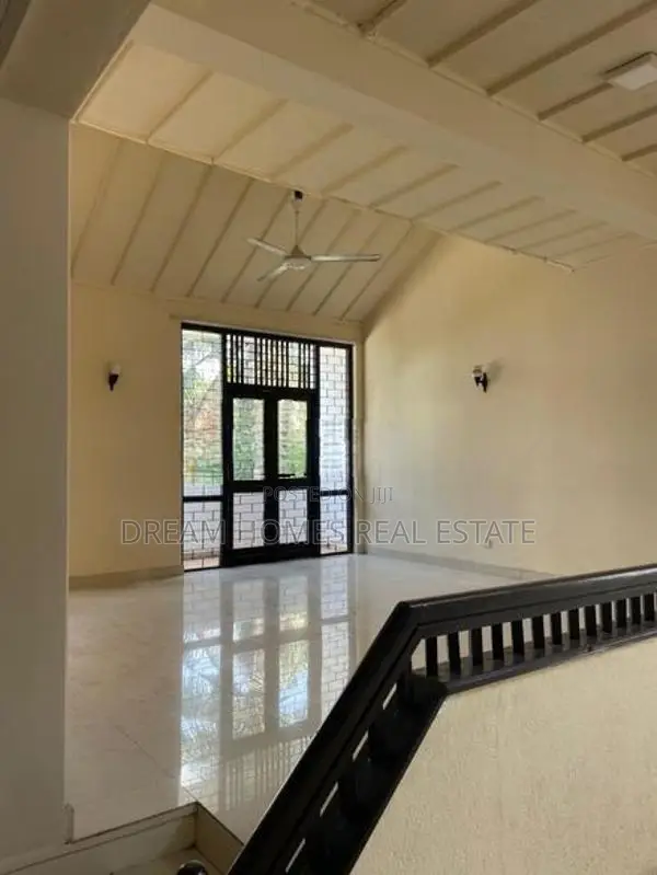 Luxury 2-Storey Residence for Sale – Prime Thalahena Location