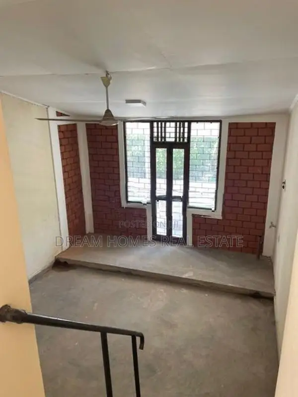 Luxury 2-Storey Residence for Sale – Prime Thalahena Location