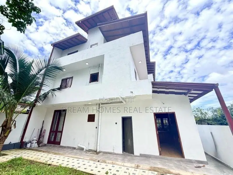 6 Bedroom Luxury House for Sale – Malabe